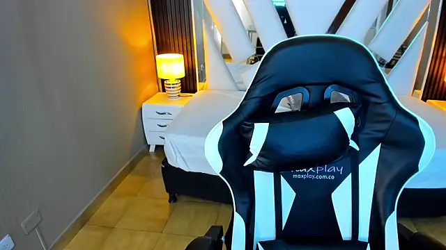 Linda4Petite online show from 12, 11, 2025