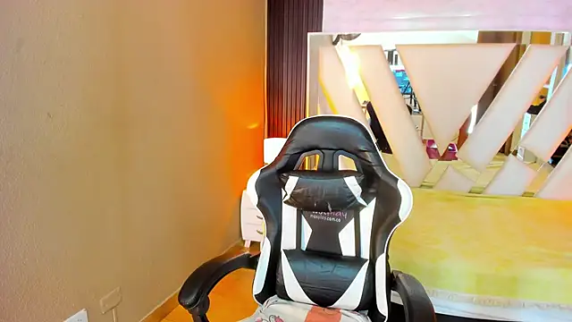 Linda4Petite online show from 1, 4, 2026