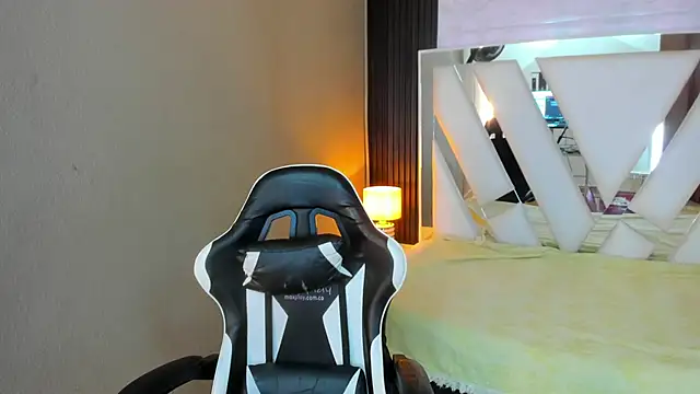 Linda4Petite online show from 4, 4, 2026