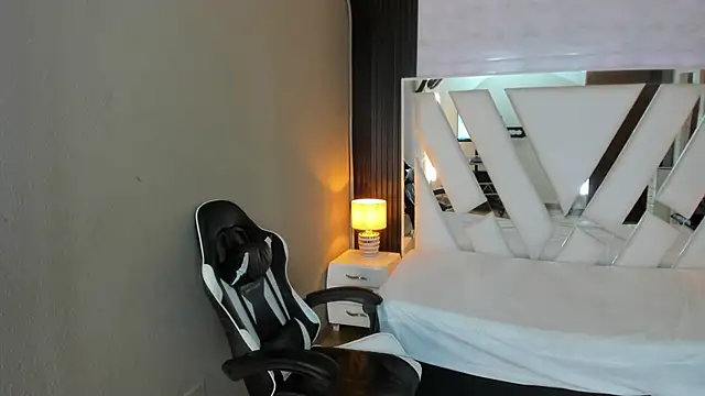 Linda4Petite online show from 20, 4, 2026