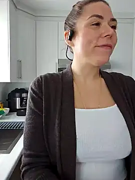 Ellie-L-Elizabeth online show from 20, 1, 2025