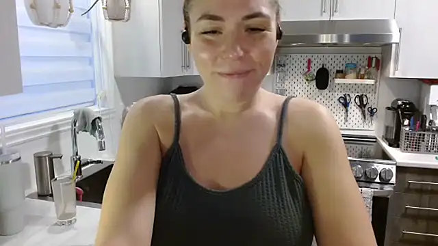 Ellie-L-Elizabeth online show from 16, 3, 2025