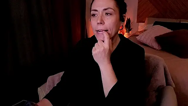 Snapshot of Ellie-L-Elizabeth chatting on 18, 4, 2026 Ellie-L-Elizabeth online show from 18, 4, 2026