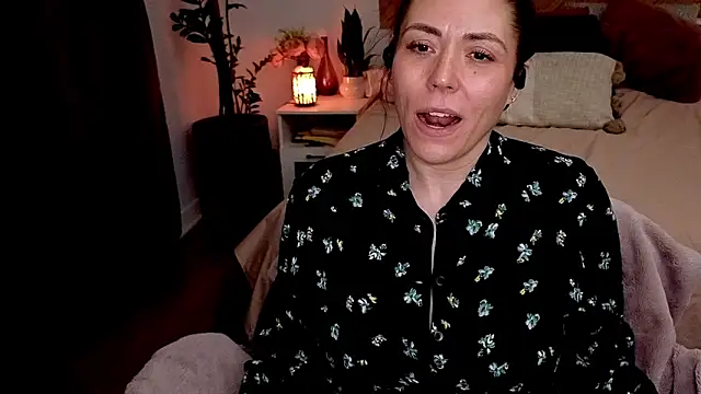 Snapshot of Ellie-L-Elizabeth chatting on 22, 4, 2026 Ellie-L-Elizabeth online show from 22, 4, 2026