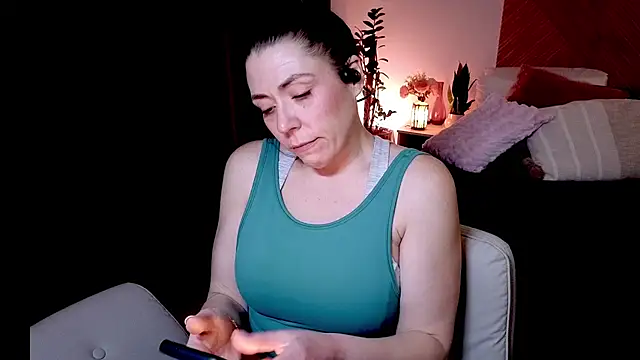 Snapshot of Ellie-L-Elizabeth chatting on 3, 5, 2026 Ellie-L-Elizabeth online show from 3, 5, 2026