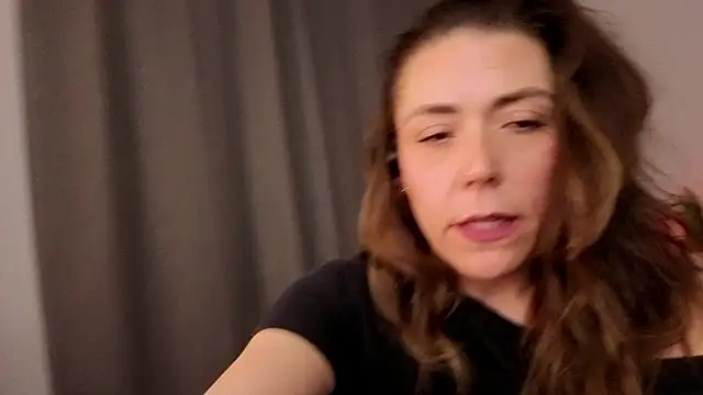 Snapshot of Ellie-L-Elizabeth chatting on 7, 5, 2026 Ellie-L-Elizabeth online show from 7, 5, 2026