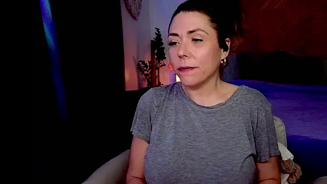 Snapshot of Ellie-L-Elizabeth chatting on 19, 5, 2026 Ellie-L-Elizabeth online show from 19, 5, 2026