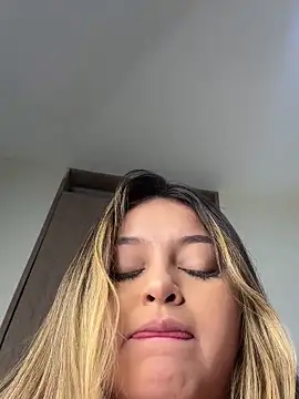 lunablossom  online show from 22, 1, 2025