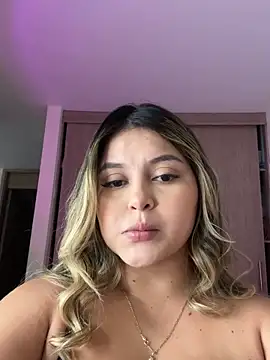 lunablossom  online show from 15, 10, 2025