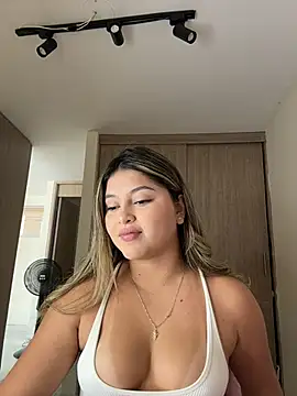 lunablossom  online show from 5, 4, 2026