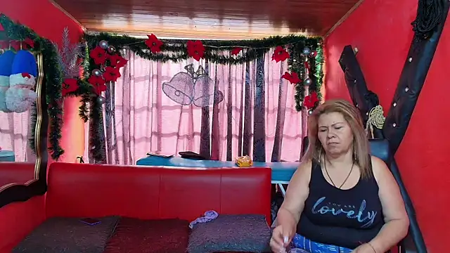 Snapshot of lesbiancuple chatting on 4, 1, 2025 lesbiancuple online show from 4, 1, 2025