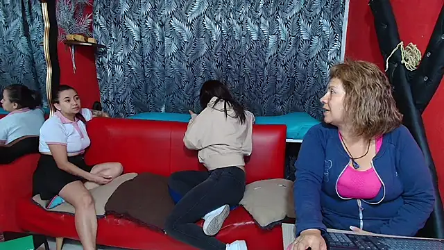 Snapshot of lesbiancuple chatting on 31, 1, 2025 lesbiancuple online show from 31, 1, 2025