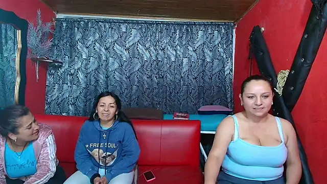 Snapshot of lesbiancuple chatting on 6, 2, 2025 lesbiancuple online show from 6, 2, 2025