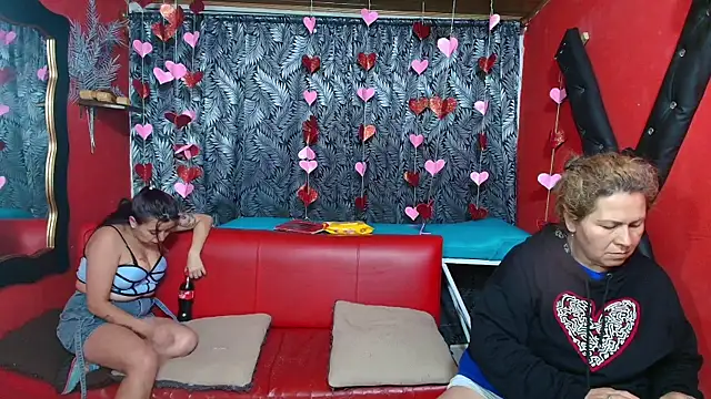 Snapshot of lesbiancuple chatting on 14, 2, 2025 lesbiancuple online show from 14, 2, 2025