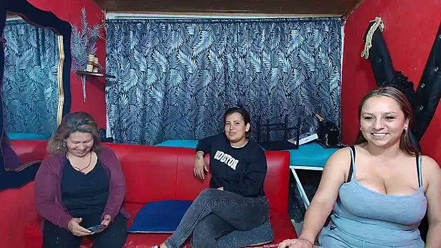 Snapshot of lesbiancuple chatting on 7, 3, 2025 lesbiancuple online show from 7, 3, 2025
