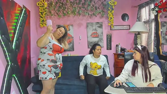 lesbiancuple online show from 2, 4, 2026