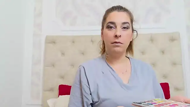 Snapshot of KarinaNoir chatting on 5, 1, 2025 KarinaNoir online show from 5, 1, 2025
