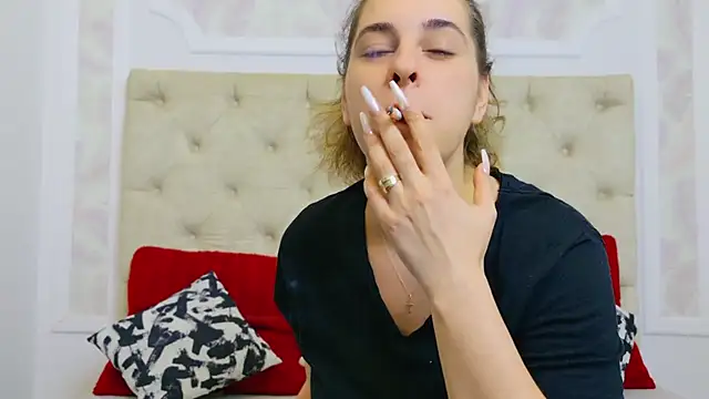 Snapshot of KarinaNoir chatting on 28, 2, 2025 KarinaNoir online show from 28, 2, 2025