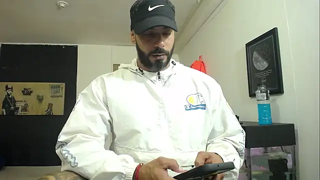 romeolovedark online show from 17, 1, 2025