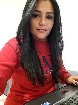 Snapshot of laura_dirtyhot chatting on 12, 12, 2024 laura dirtyhot online show from 12, 12, 2024