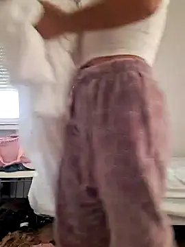 Snapshot of laura_dirtyhot chatting on 16, 12, 2024 laura dirtyhot online show from 16, 12, 2024