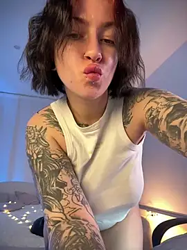 Snapshot of IvyHoney chatting on 12, 1, 2025 IvyHoney online show from 12, 1, 2025