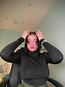 Snapshot of IvyHoney chatting on 4, 2, 2025 IvyHoney online show from 4, 2, 2025