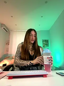 Snapshot of IvyHoney chatting on 12, 9, 2025 IvyHoney online show from 12, 9, 2025