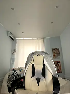 Snapshot of IvyHoney chatting on 28, 9, 2025 IvyHoney online show from 28, 9, 2025