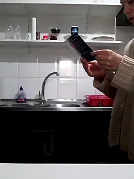 Moi Lina online show from 5, 11, 2025