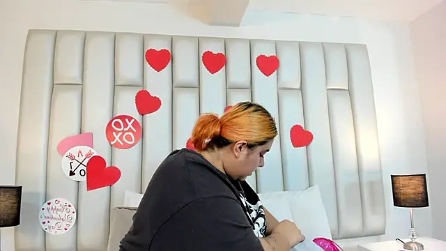 aandreaperez online show from 13, 2, 2025