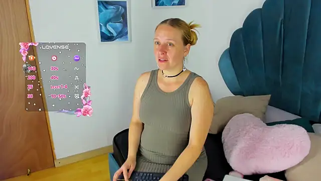 Snapshot of EmilySumer chatting on 3, 7, 2026 EmilySumer online show from 3, 7, 2026