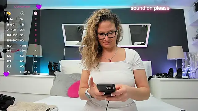 Snapshot of izzy-mendosa chatting on 28, 1, 2025 izzy-mendosa online show from 28, 1, 2025