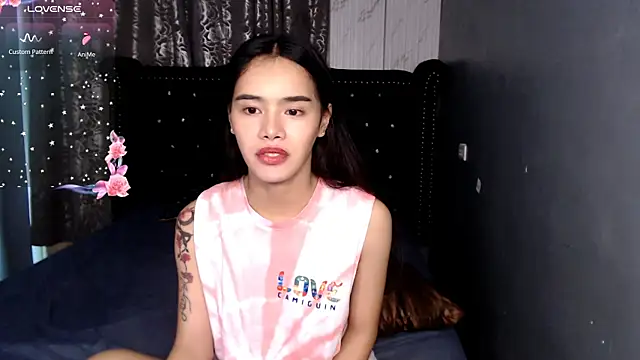 Snapshot of shecutie69 chatting on 23, 12, 2025 shecutie69 online show from 23, 12, 2025