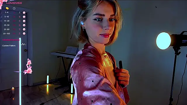 Snapshot of Arielle__03 chatting on 23, 11, 2025 Arielle 03 online show from 23, 11, 2025