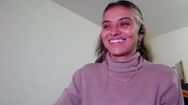 Snapshot of mariecam420 chatting on 16, 12, 2024 mariecam420 online show from 16, 12, 2024