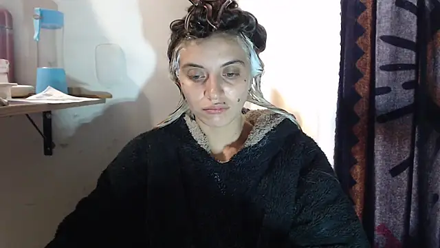 Snapshot of mariecam420 chatting on 8, 1, 2025 mariecam420 online show from 8, 1, 2025