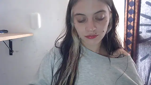 Snapshot of mariecam420 chatting on 15, 1, 2025 mariecam420 online show from 15, 1, 2025