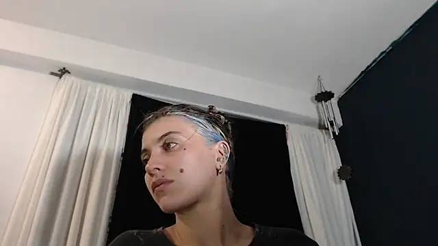 Snapshot of mariecam420 chatting on 3, 2, 2025 mariecam420 online show from 3, 2, 2025
