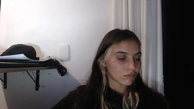 Snapshot of mariecam420 chatting on 14, 2, 2025 mariecam420 online show from 14, 2, 2025