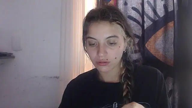 Snapshot of mariecam420 chatting on 25, 2, 2025 mariecam420 online show from 25, 2, 2025