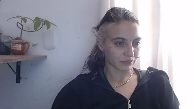 Snapshot of mariecam420 chatting on 17, 3, 2025 mariecam420 online show from 17, 3, 2025