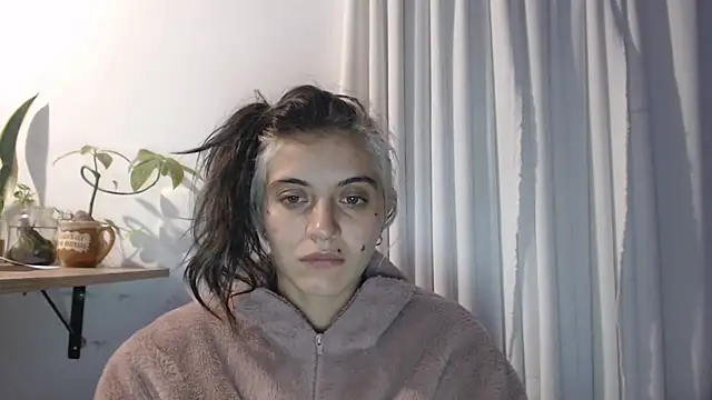 Snapshot of mariecam420 chatting on 19, 3, 2025 mariecam420 online show from 19, 3, 2025