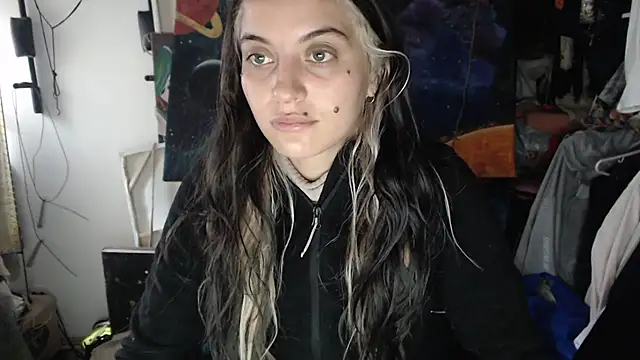 Snapshot of mariecam420 chatting on 21, 3, 2025 mariecam420 online show from 21, 3, 2025
