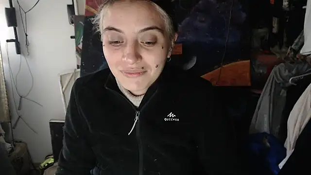 Snapshot of mariecam420 chatting on 21, 3, 2025 mariecam420 online show from 21, 3, 2025