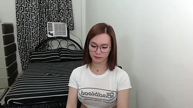 AmazingLuchie online show from 5, 3, 2025