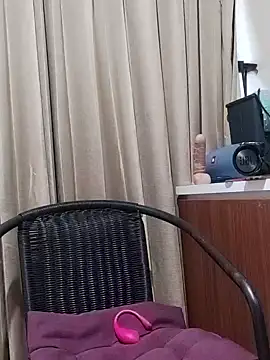 Snapshot of Little_suzy5 chatting on 14, 12, 2024 Little suzy5 online show from 14, 12, 2024