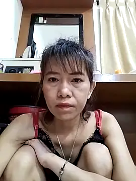 Snapshot of Little_suzy5 chatting on 17, 5, 2026 Little suzy5 online show from 17, 5, 2026