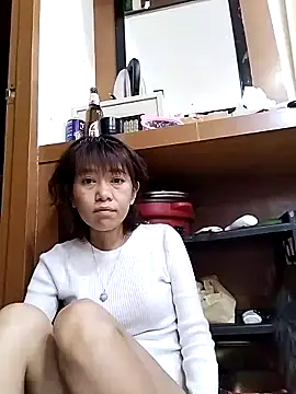 Snapshot of Little_suzy5 chatting on 18, 5, 2026 Little suzy5 online show from 18, 5, 2026