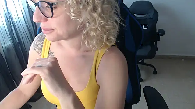 Snapshot of LARACRUZ30 chatting on 29, 4, 2026 LARACRUZ30 online show from 29, 4, 2026